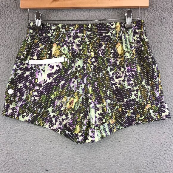 Lululemon Women Size 6‎ Spring Break Away Polka Dot Printed Cuffed Shorts - Picture 2 of 10